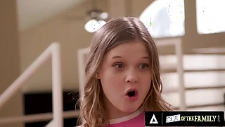 Overseas OF Dramatize expunge FAMILY - Teen Coco Lovelock Squirts While Getting Fucked Hard Wits Her Stepbrother